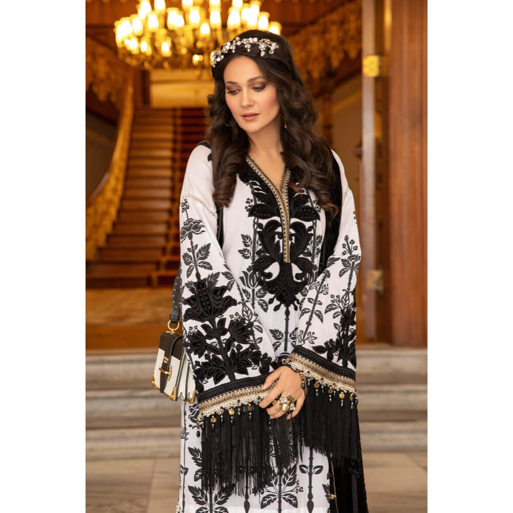 Maria B, Linen '21, Black & White